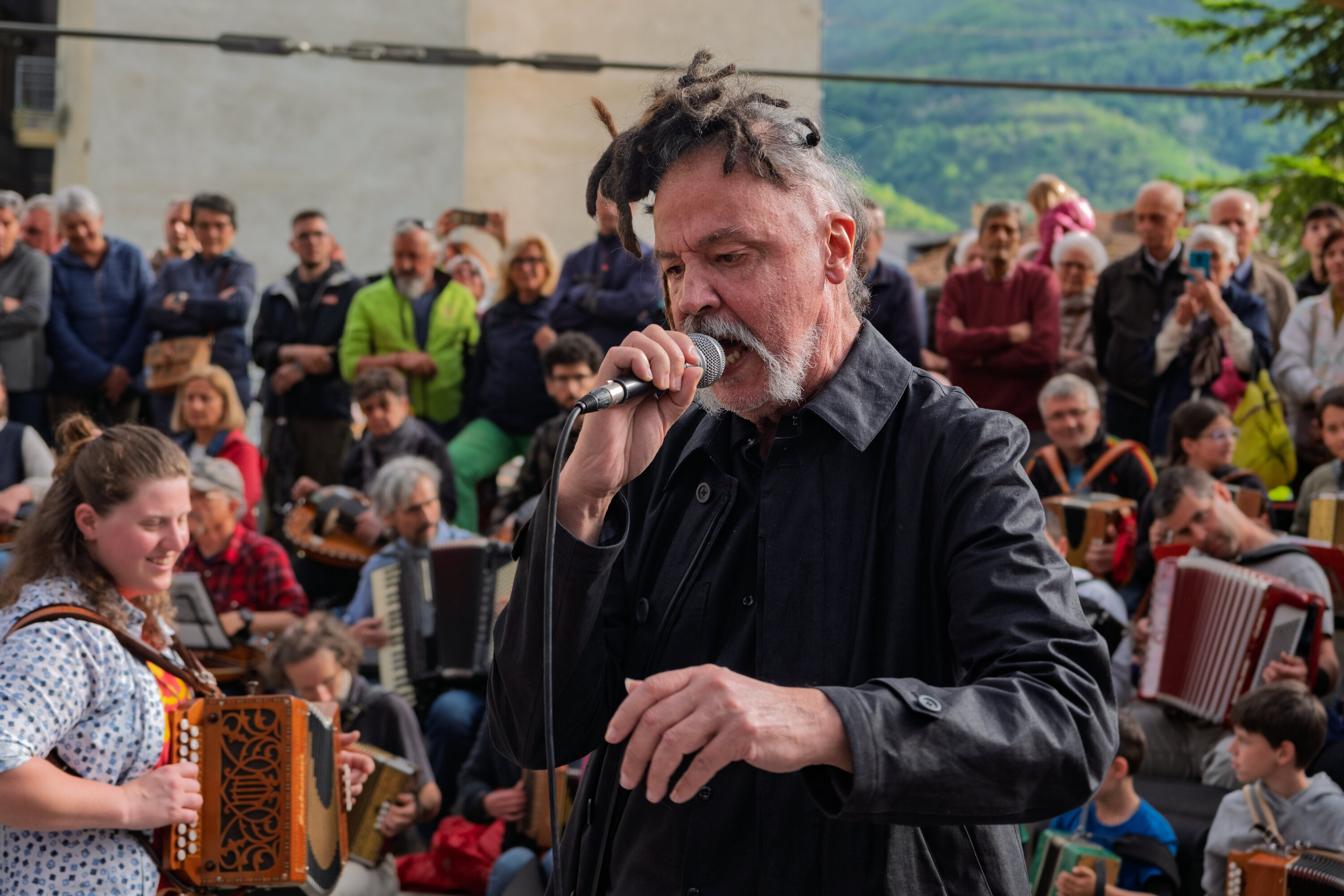 Madaski, co-leader storico di Africa Unite, fa parte del Gran Bal Dub con Sergio Berardo, Chiara Cesano e Roby Avena