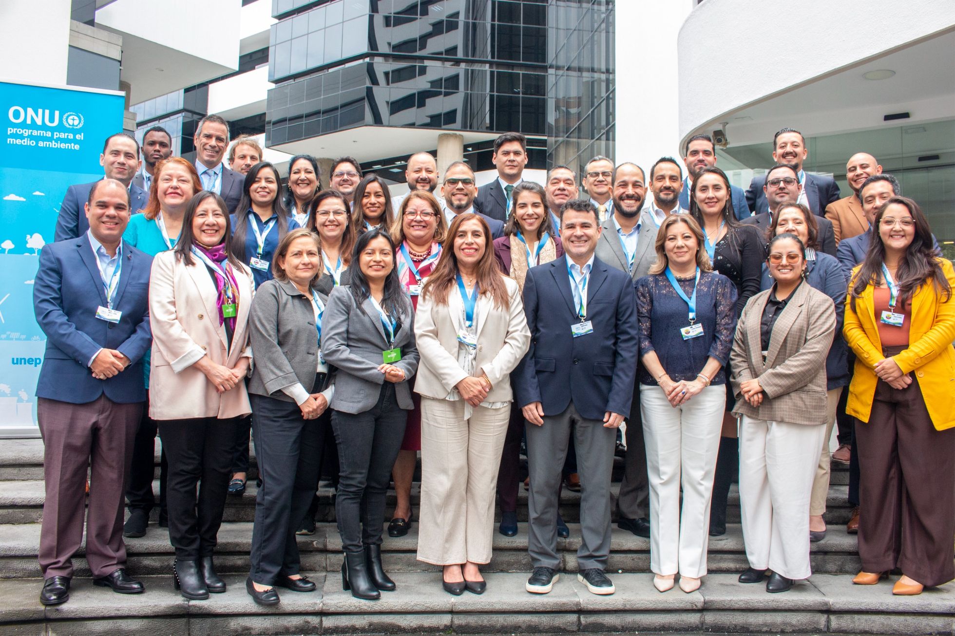 8389-1 - Group photo-Quito