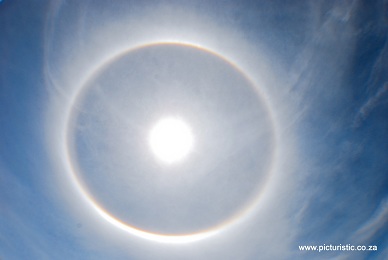 Circular Halo around the Sun. Image copyright: Maggie Steffers, http://www.picturistic.co.za