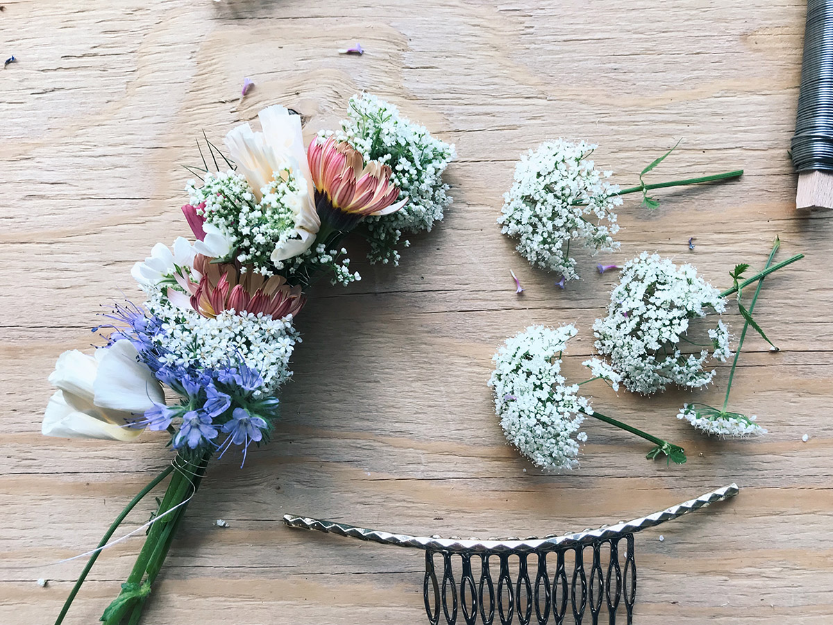 Blommor i håret till Midsommar av Paulina Velobloom