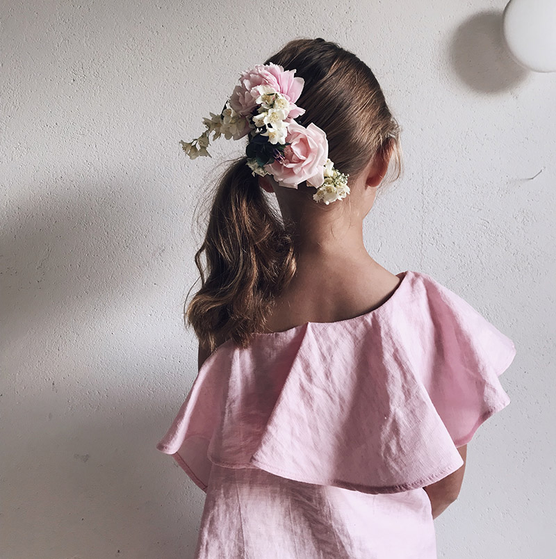 Blommor i håret till Midsommar