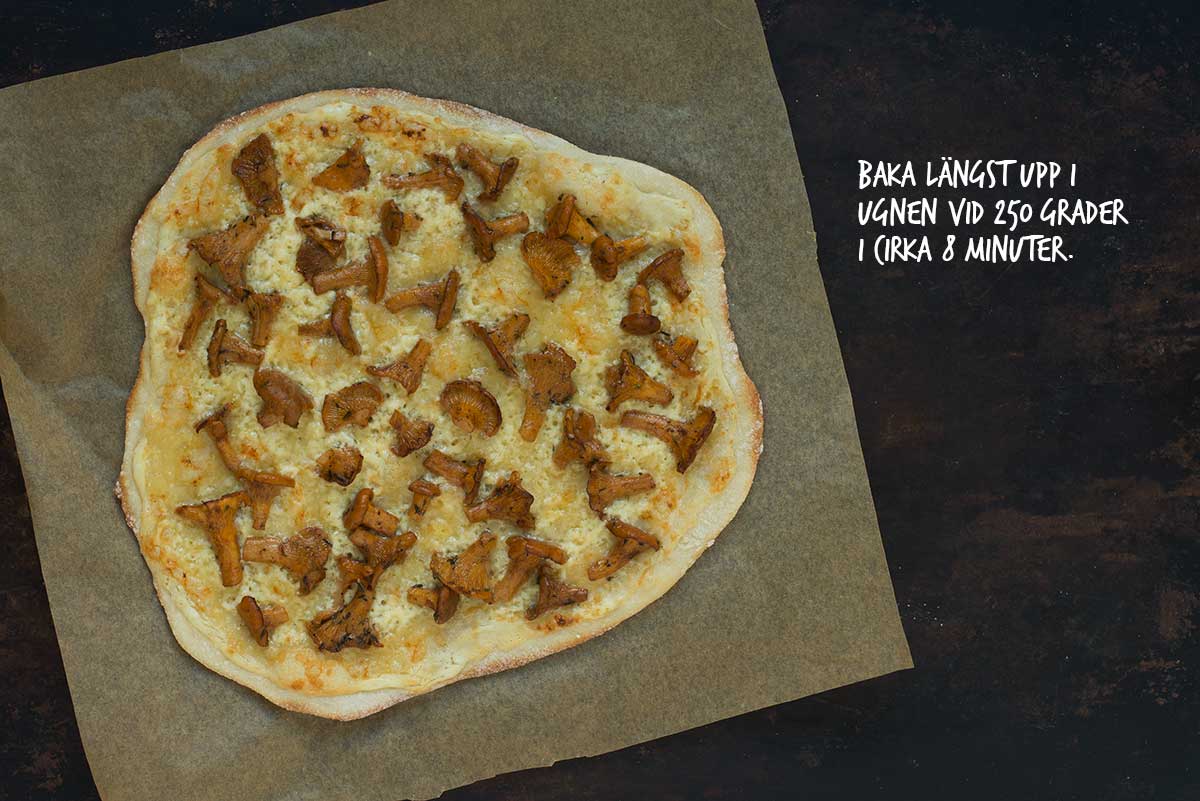 Recept: Vit pizza med kantareller och picklad rödlök | Frk. Kräsen