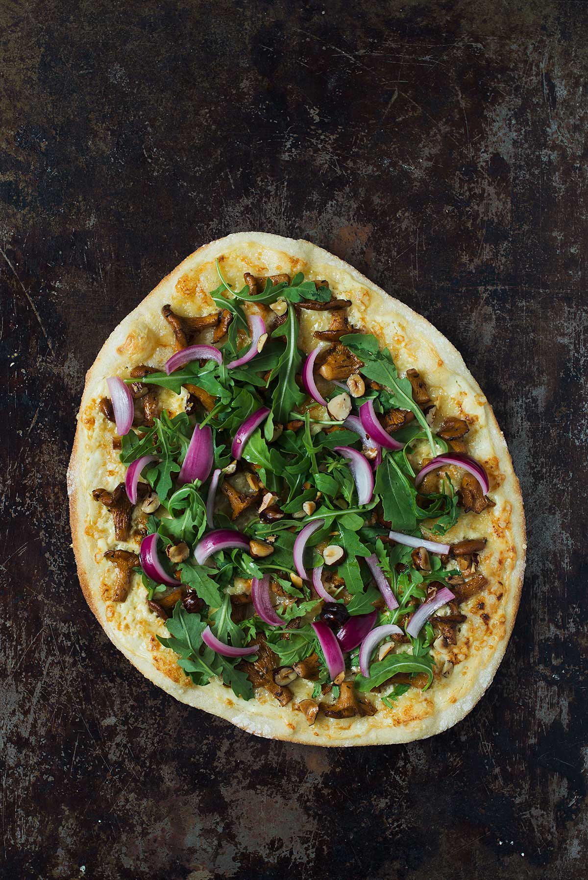 Recept: Vit pizza med kantareller och picklad rödlök | Frk. Kräsen