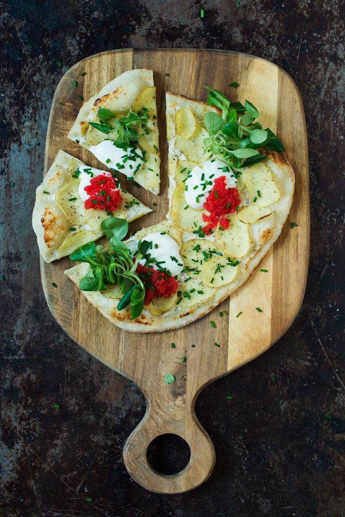 Recept: Pizza med potatis, creme fraiche og tångkaviar | Frk. Kräsen