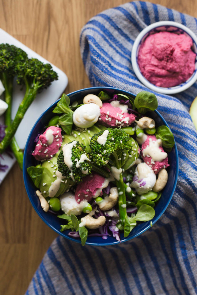 Rödbetshummus bowl