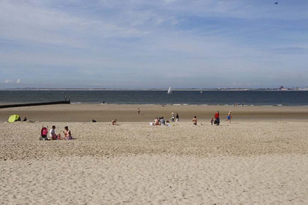 Viel Platz am Strand von Breskens - nicht nur bei Niedrigwasser