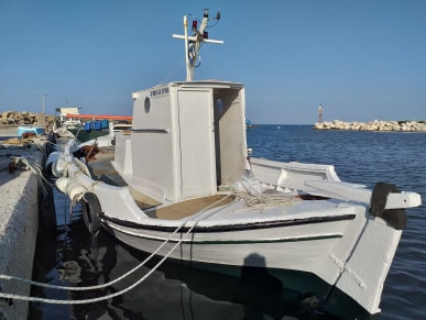 Πωλείται Επαγγελματικό Αλιευτικό Τρεχαντίρι με άδεια (3)