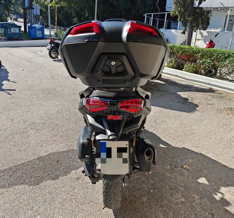 Yamaha XMAX 300 Tech Max 2023 (5)