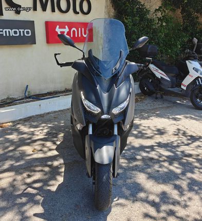 Yamaha XMAX 300 2017 (2)