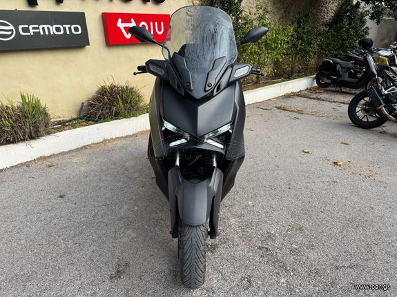 Yamaha XMAX 300 2023 (2)