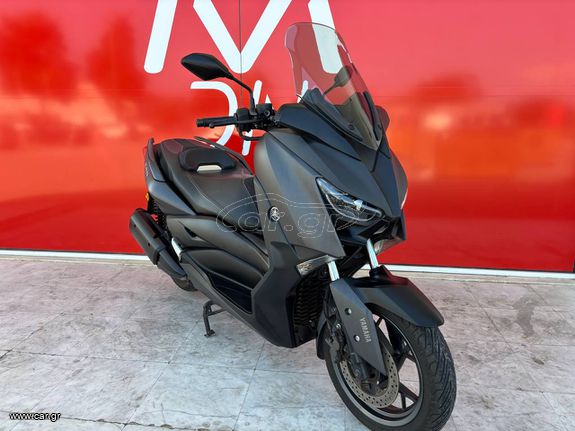 Yamaha XMAX 300 2021 (2)