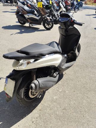 Piaggio Beverly 300 2015 (4)