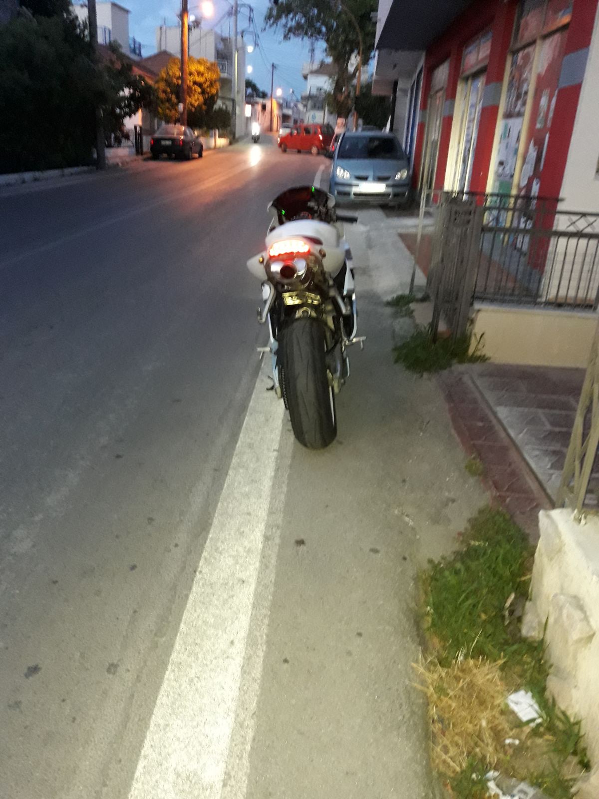 Πωλείται μηχανή  (4)