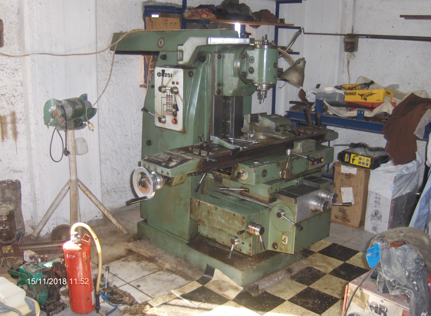 Πωλείται       Κάθετη Φρέζα