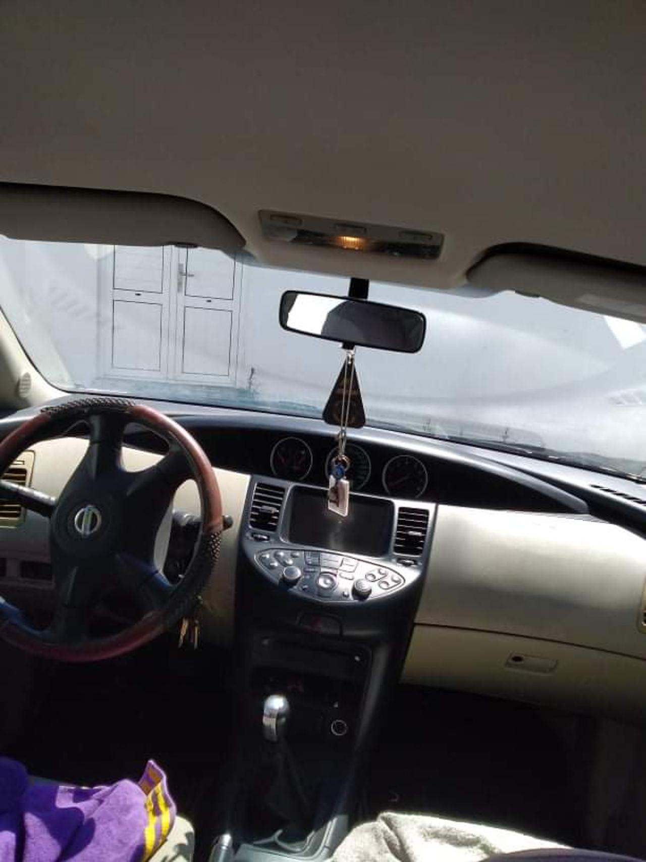 Avanti Sedan 2002 (4)