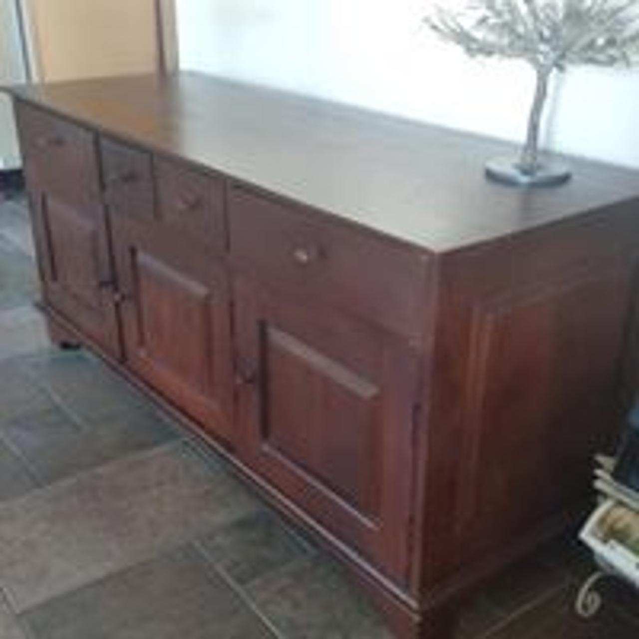 Πωλούνται βιβλιοθήκες-σερβάντα-τραπέζι σαλονιού (2)