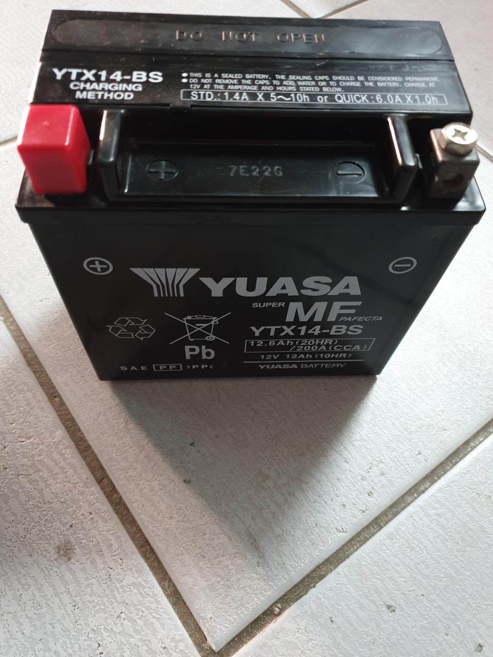 Πωλείται μπαταρία μηχανής  YUASA (2)