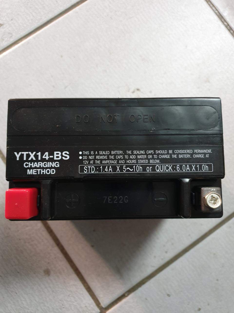 Πωλείται μπαταρία μηχανής  YUASA (3)