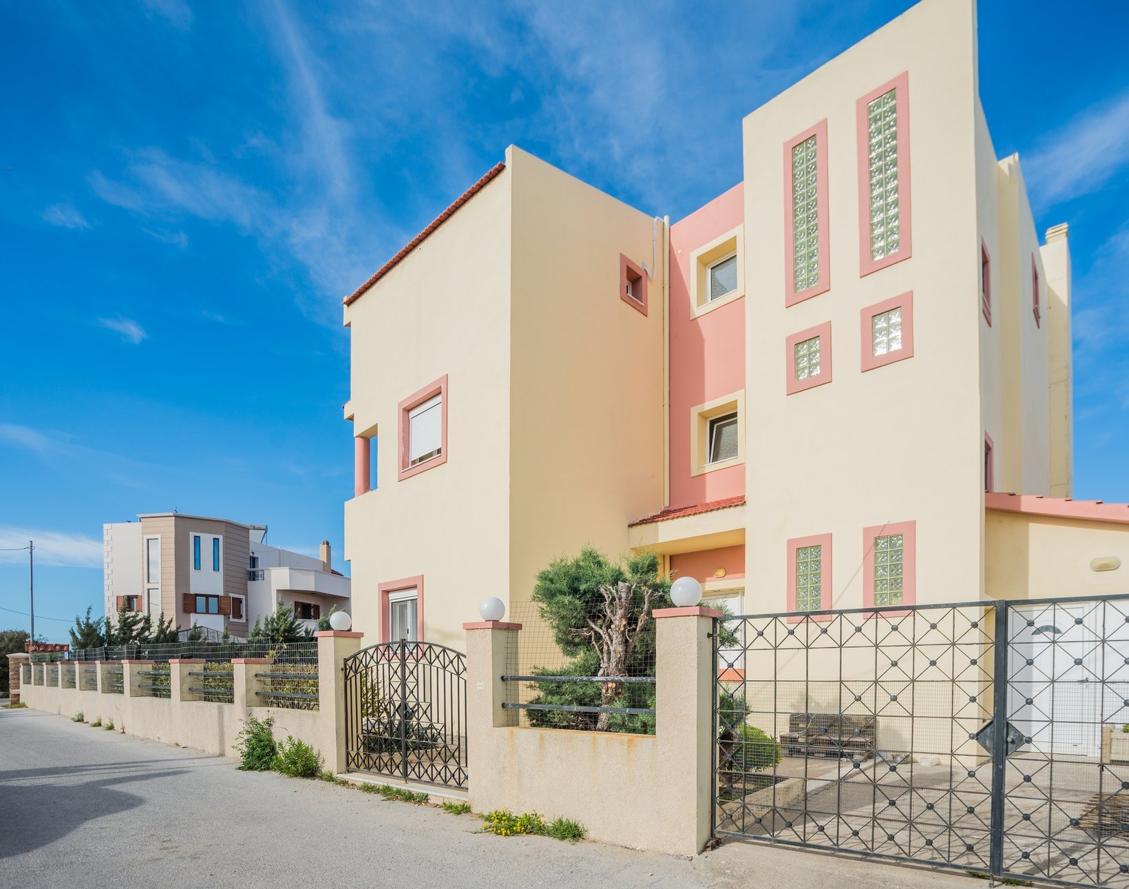 ΜΟΝΟΚΑΤΟΙΚΙΑ 300 τ.μ.