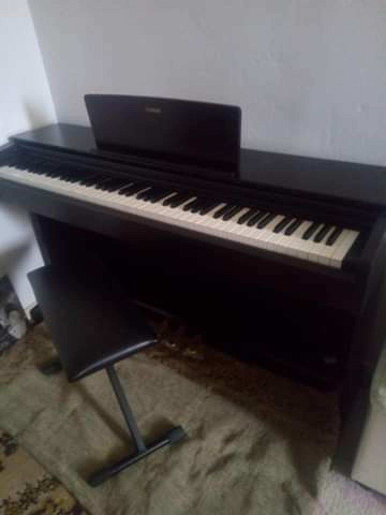 Πωλείται πιάνο ηλεκτρικό Yamaha