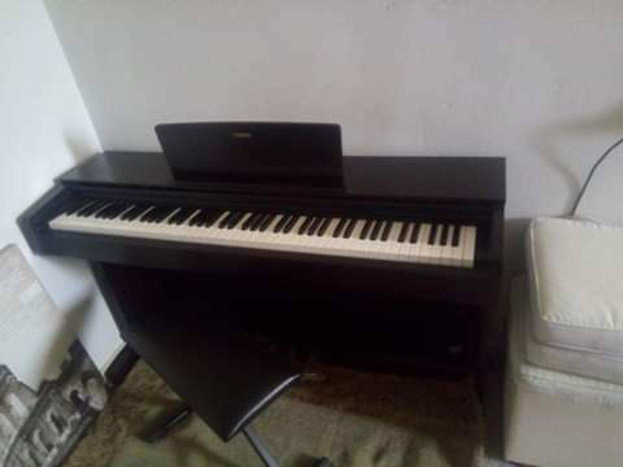 Πωλείται πιάνο ηλεκτρικό Yamaha (2)