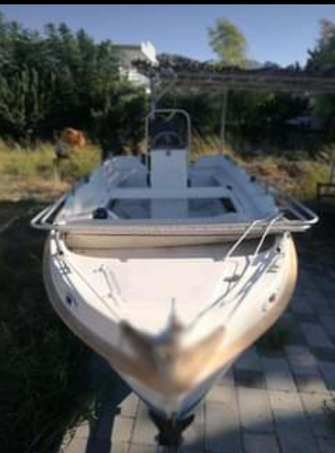 Πωλείτε βάρκα 