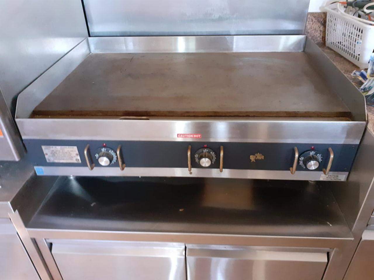 Πωλείται εξοπλισμός κουζίνας ( εξαιρετική κατάσταση )