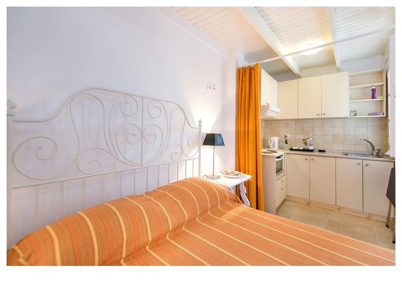 ΠΑΝΣΙΟΝ 0 τ.μ. (4)