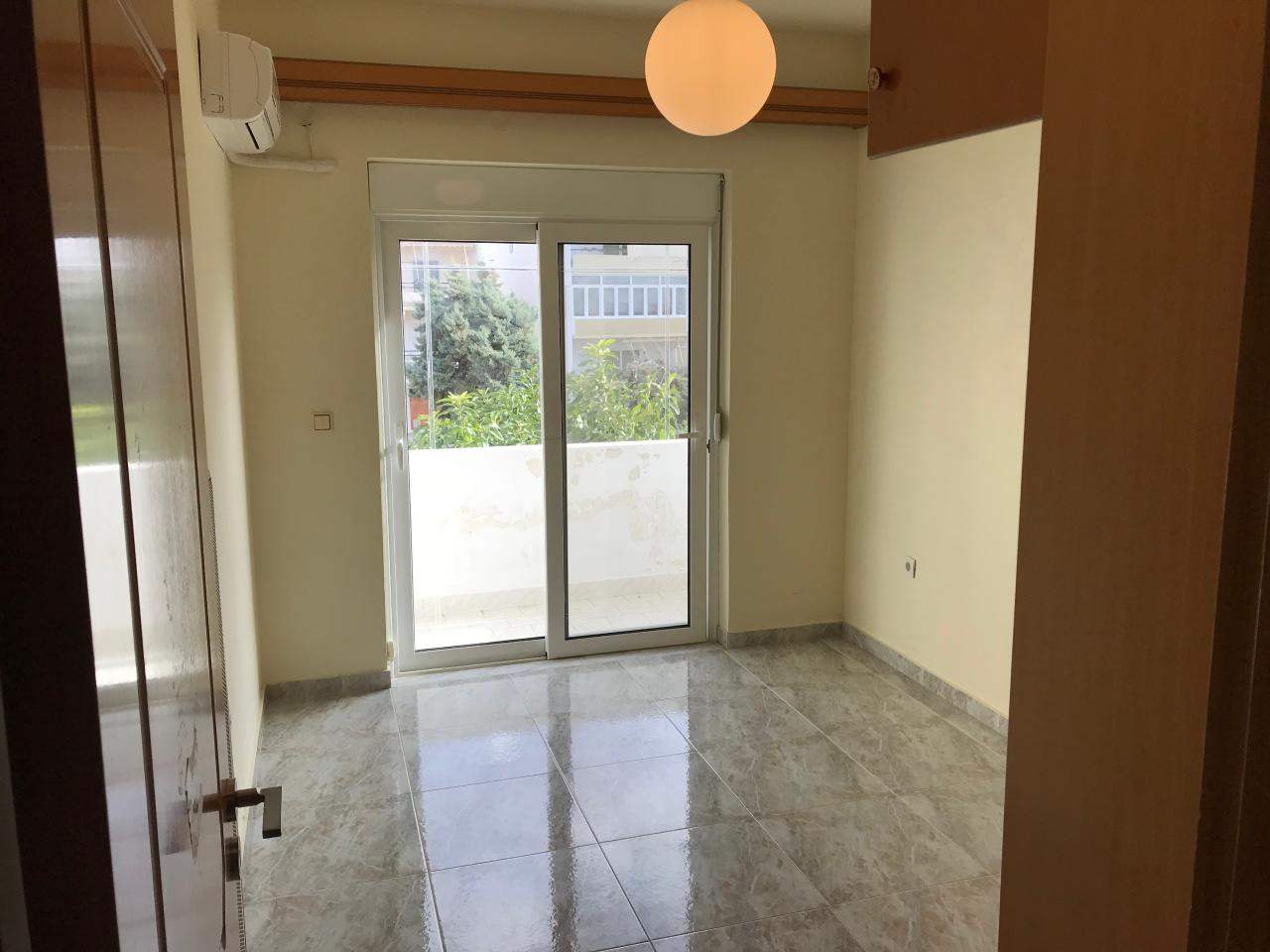 Διαμέρισμα  (8)