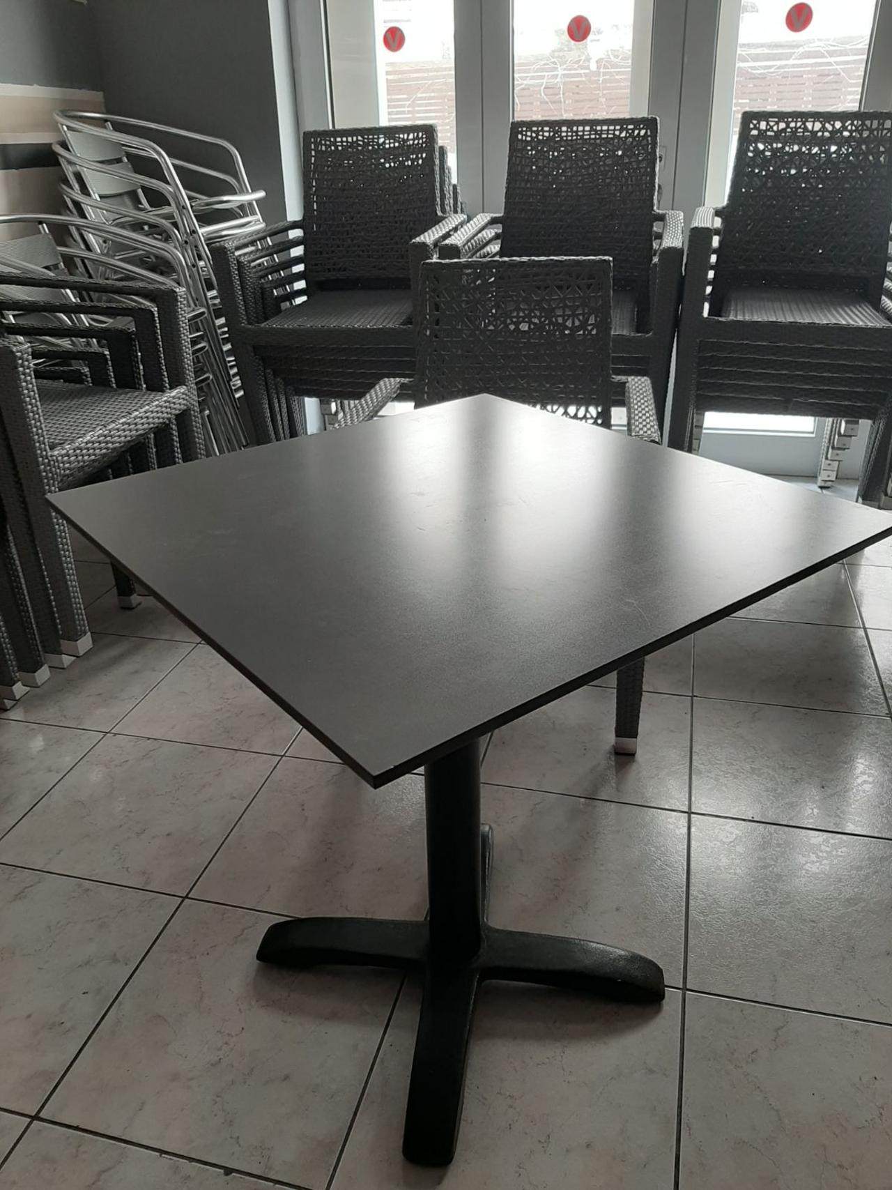 Πωλούνται σετ τραπέζι-καρεκλες καφετεριας