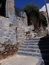 Ερηπωμένη Κατοικία  (2)