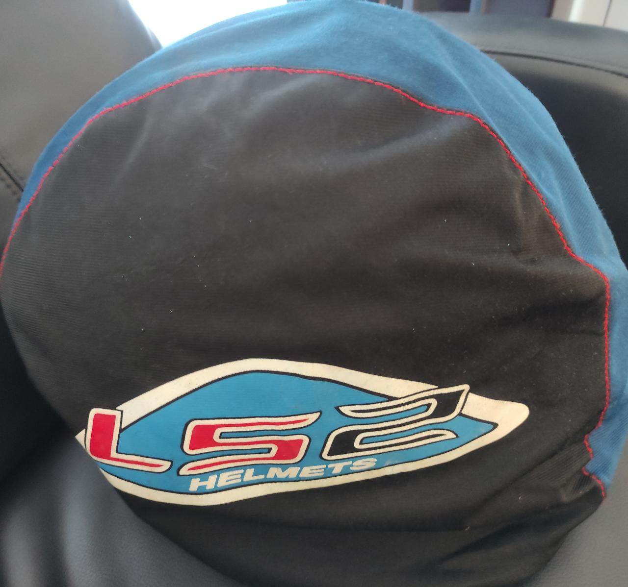 Πωλείτε κράνος μηχανής (2)