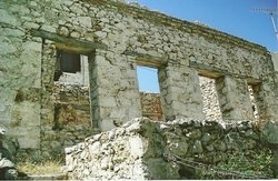 Ερηπωμένη Κατοικία  (5)