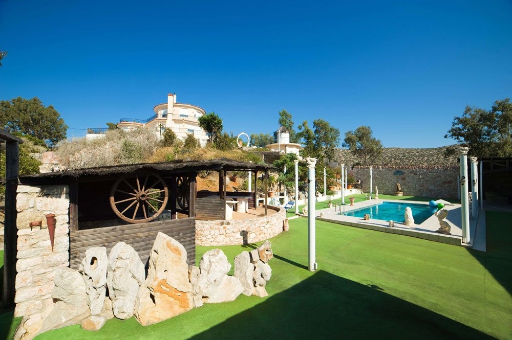 ΜΟΝΟΚΑΤΟΙΚΙΑ 330 τ.μ.