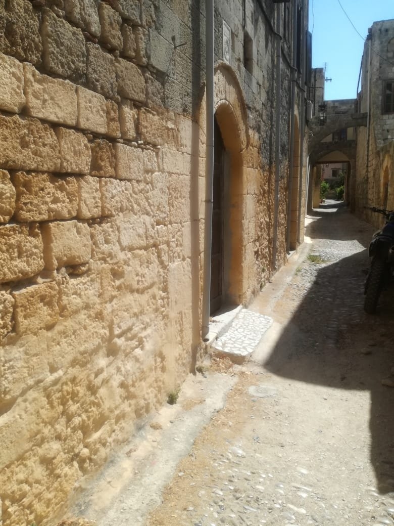 ΜΟΝΟΚΑΤΟΙΚΙΑ ΠΑΡΑΔΟΣΙΑΚΗ 0 τ.μ. (4)