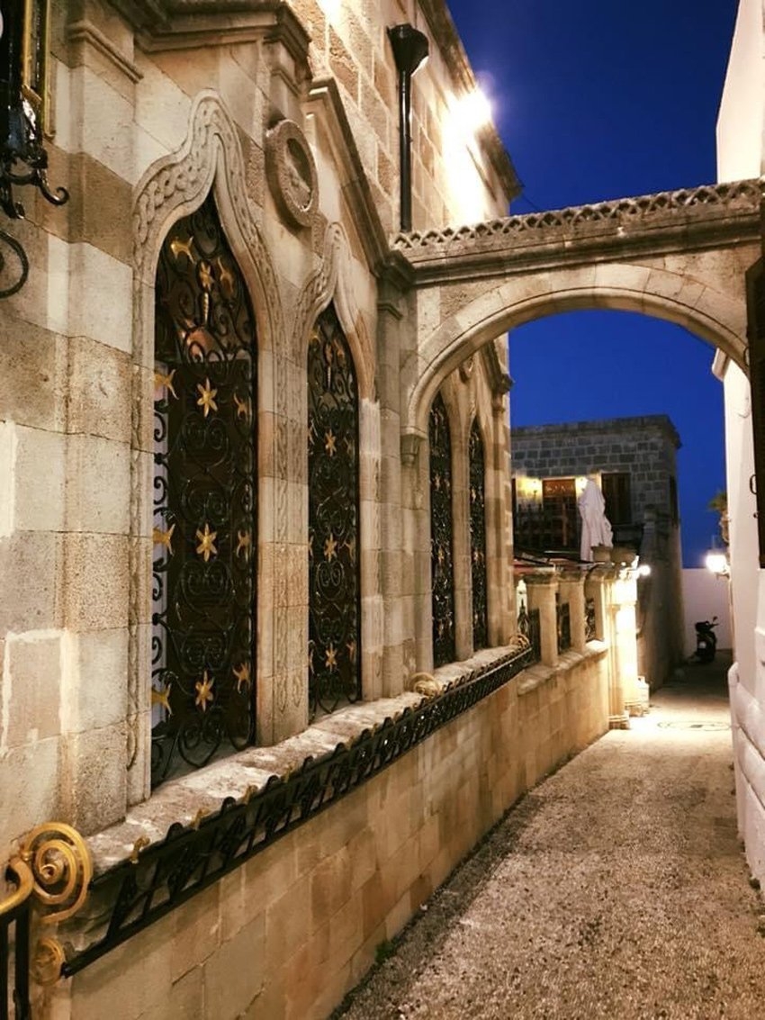 ΜΟΝΟΚΑΤΟΙΚΙΑ ΠΑΡΑΔΟΣΙΑΚΗ 250 τ.μ. (2)