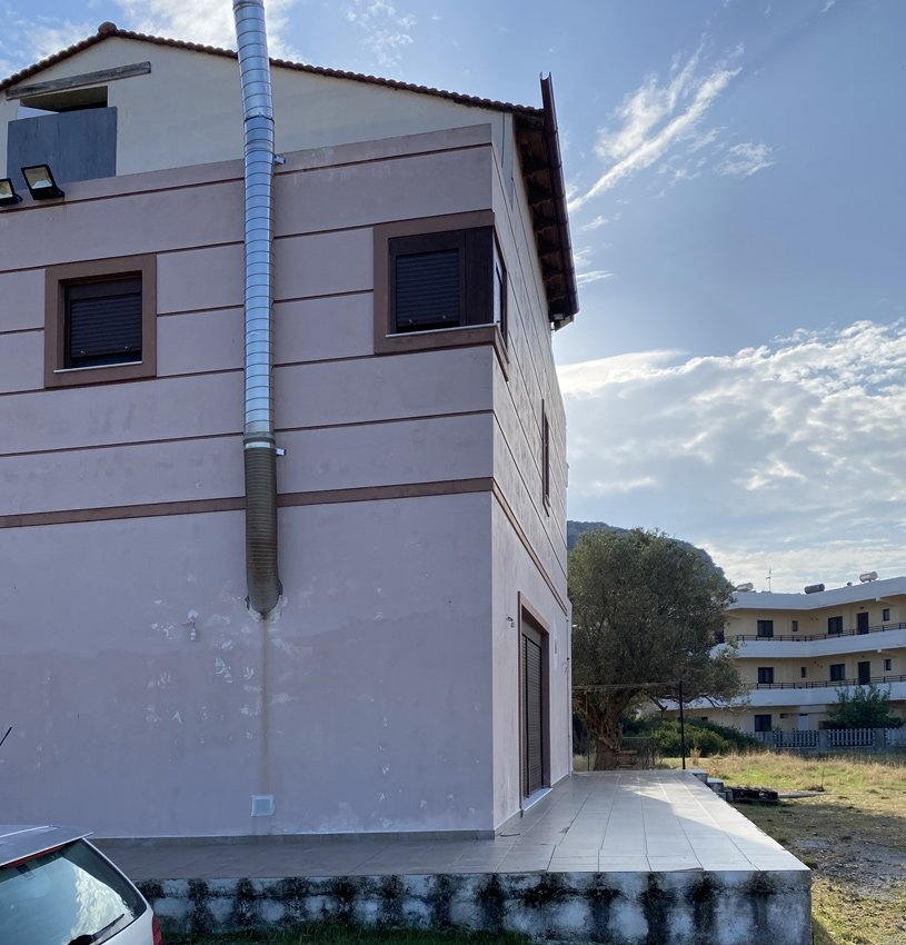 ΜΟΝΟΚΑΤΟΙΚΙΑ 160 τ.μ. (2)