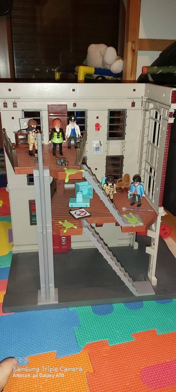 Πωλούνται Αρχηγεια