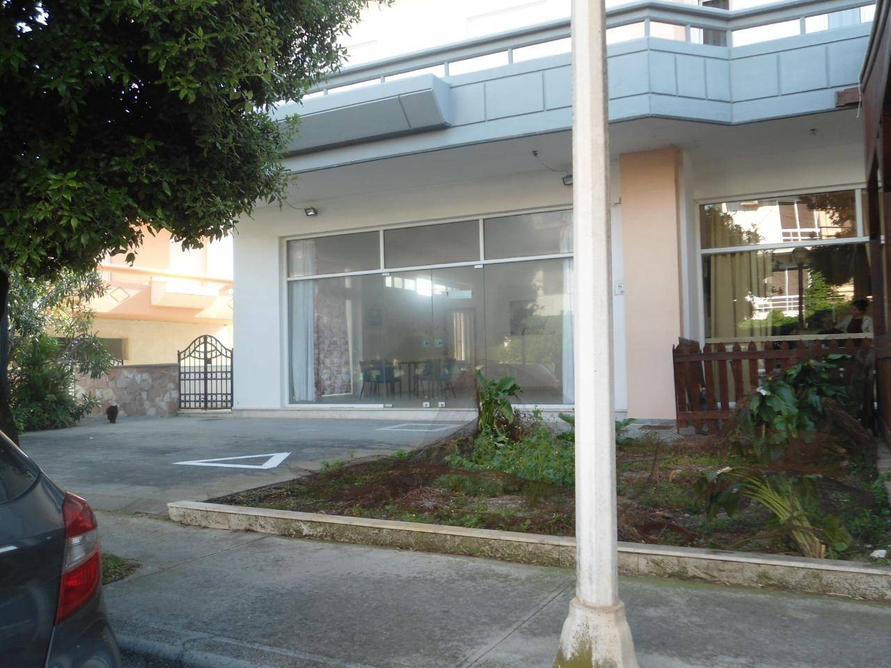 Κατάστημα  (3)