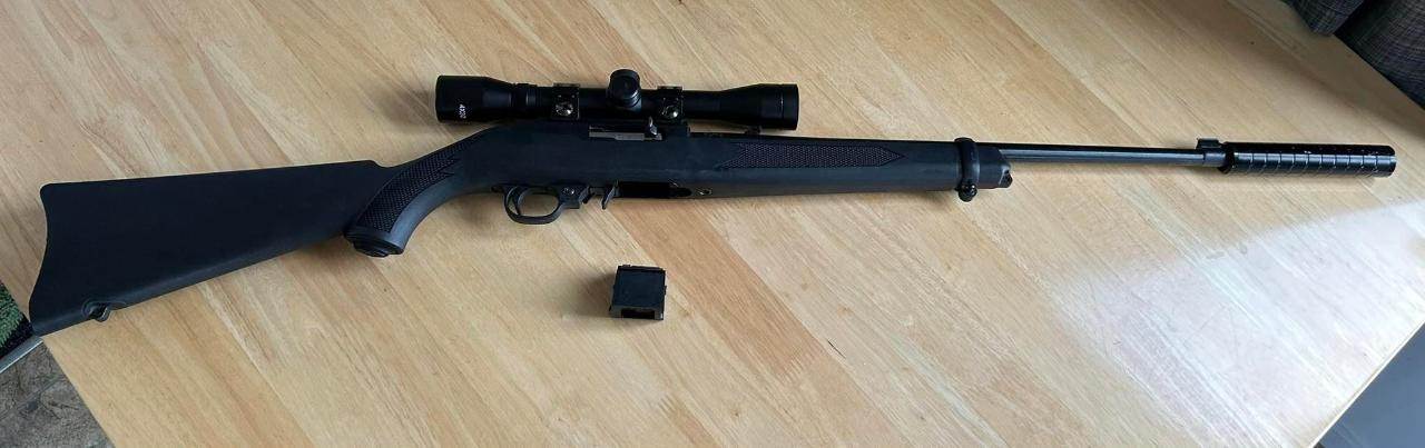 Ruger 10 22 μπλε συνθετικό 4x32 με καταστολέα