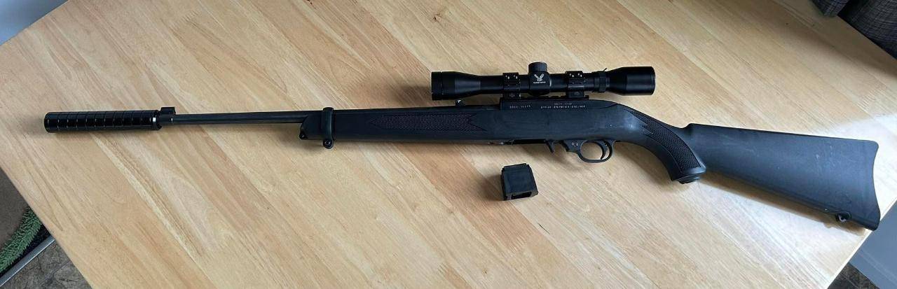 Ruger 10 22 μπλε συνθετικό 4x32 με καταστολέα (4)