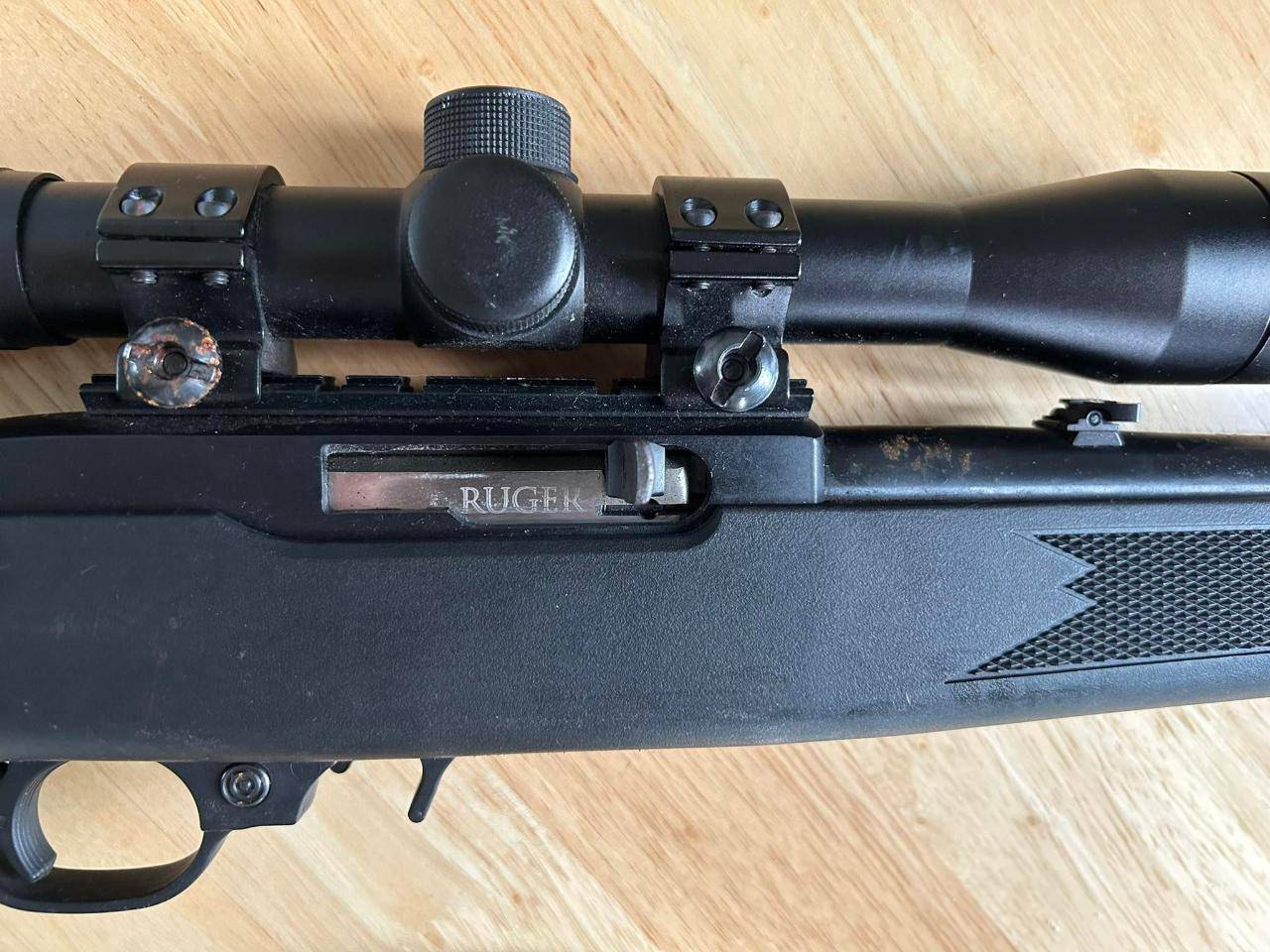 Ruger 10 22 μπλε συνθετικό 4x32 με καταστολέα (5)
