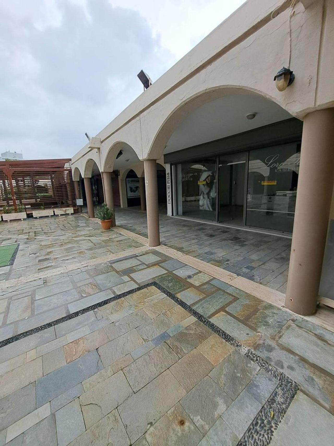 Κατάστημα  (2)