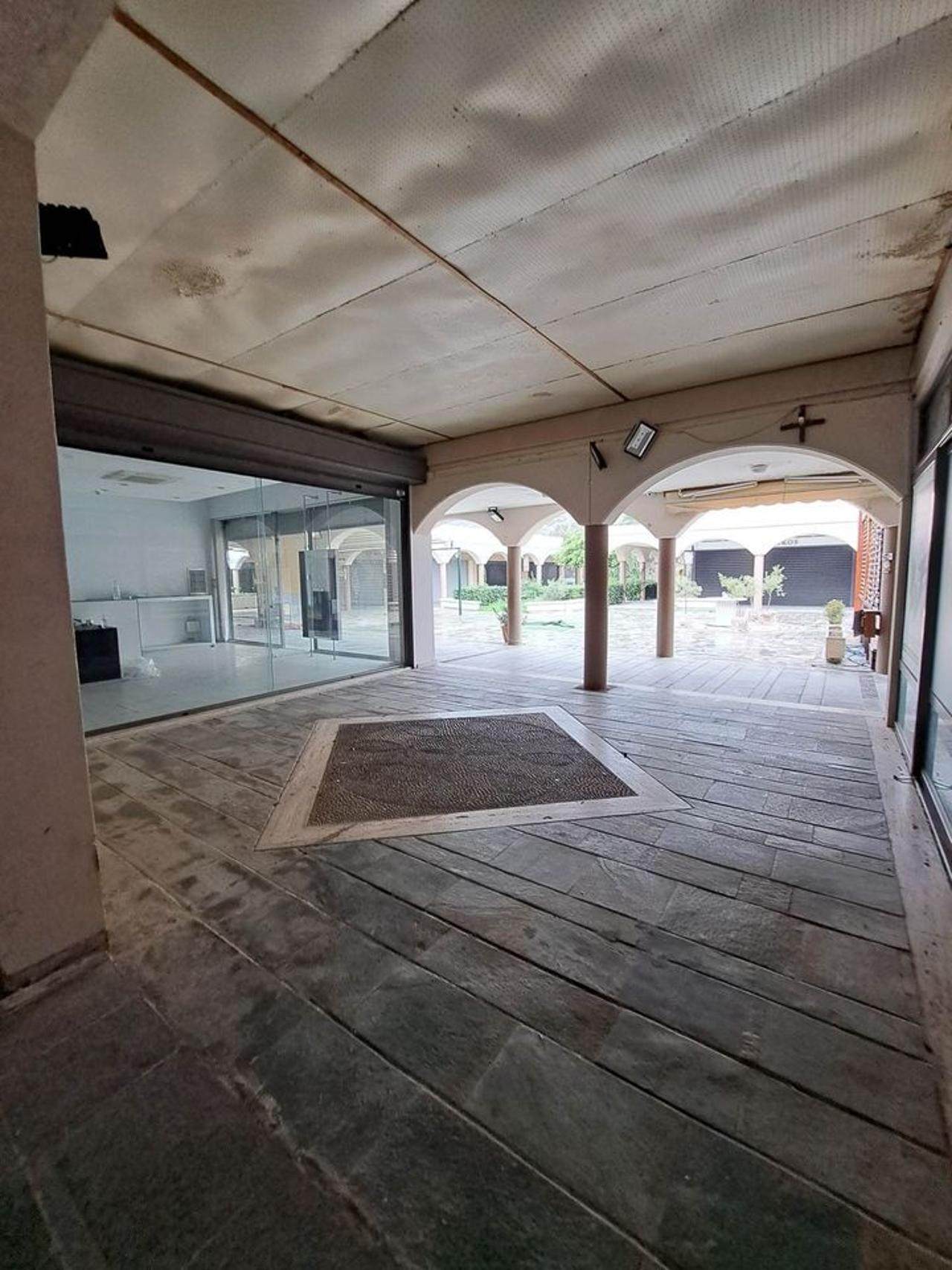 Κατάστημα  (3)