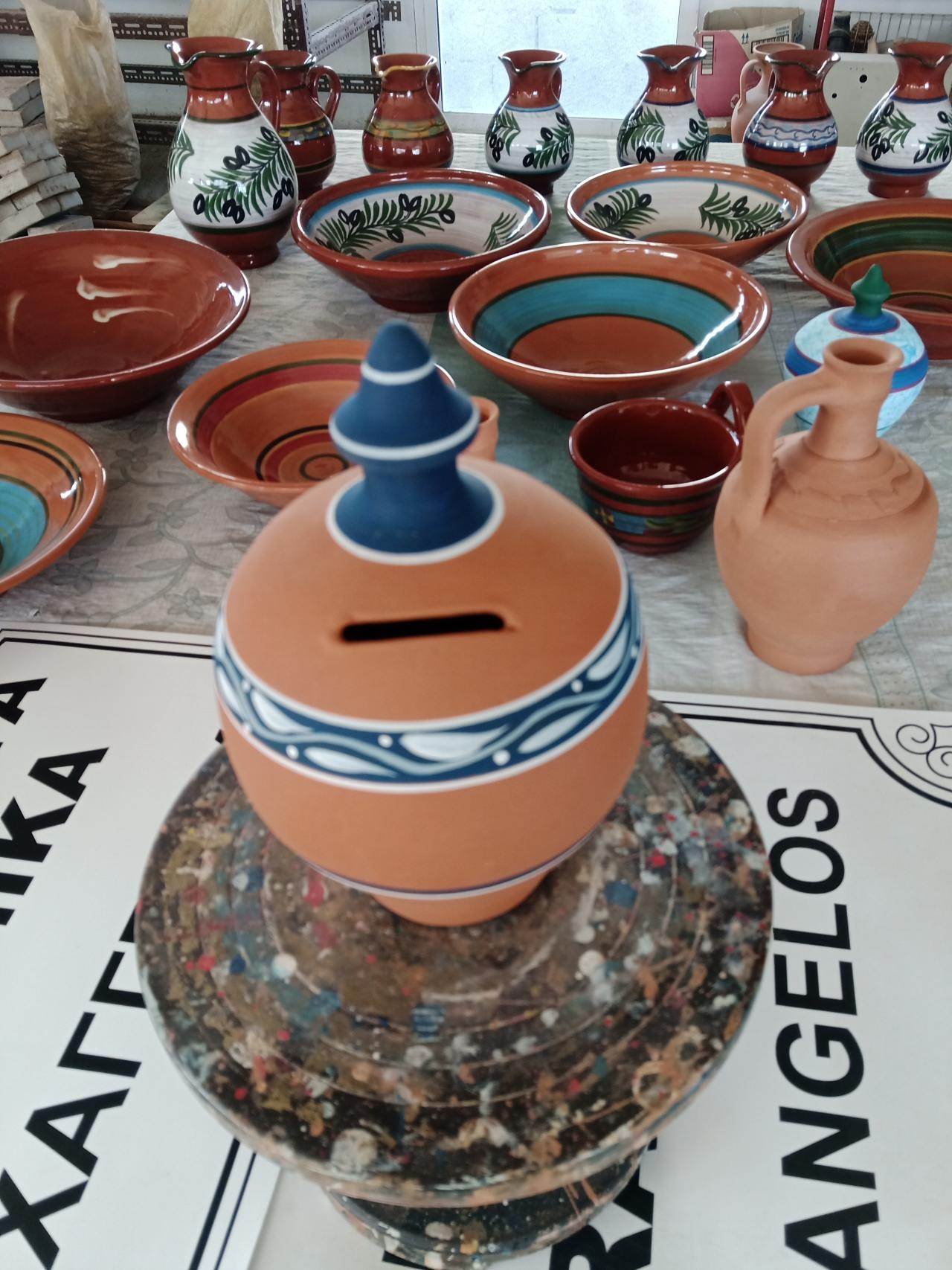 Πωλούνται κεραμικα για εστίαση.