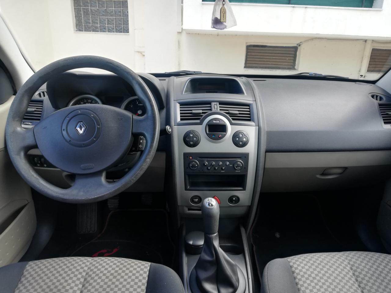 Avanti Sedan 2005 (3)