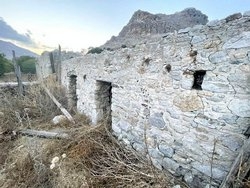 Ερειπωμένη Κατοικία  (2)