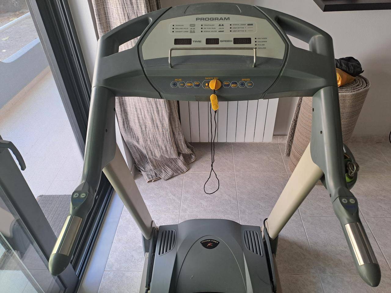 Πωλείται διάδρομος γυμναστικής