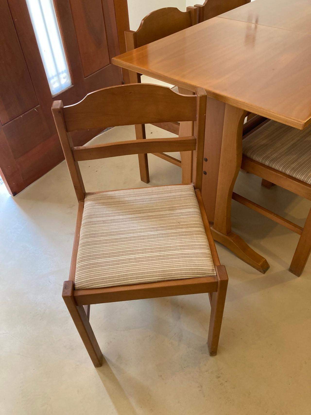 πωλείται τραπέζι με 6 καρέκλες  (4)