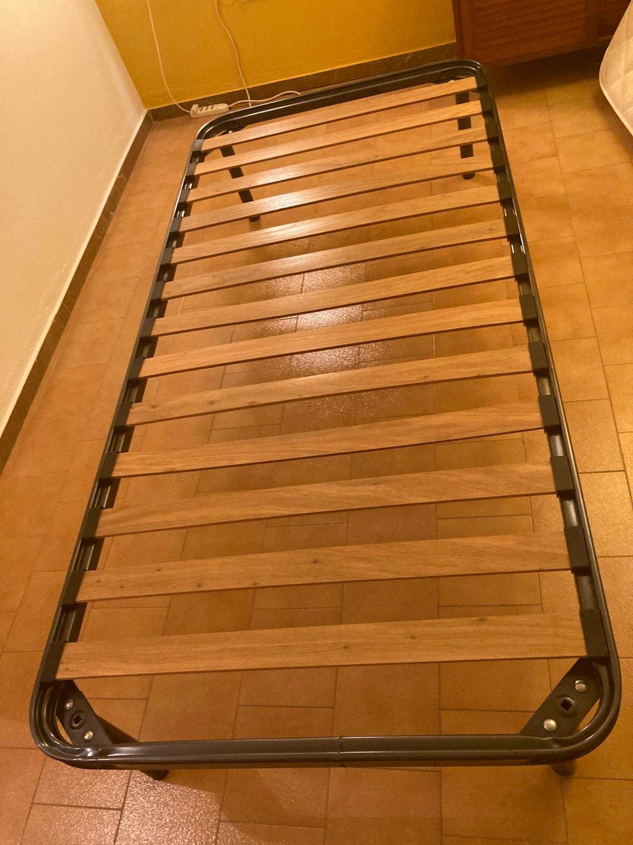 Πωλείται ορθοπεδικό σιδερένιο κρεβάτι